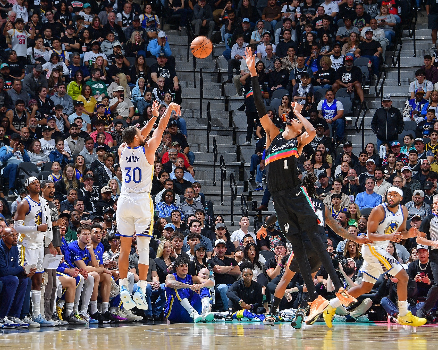 开云体育下载-巴特勒报销勇士梦碎！美媒建议库里联手文班 福克斯&amp;索汉等成筹码